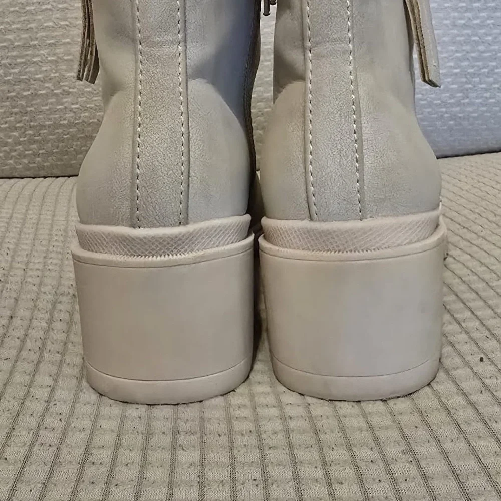 Jellypop Cream‎ Suede Ankle Boots with Minimalist Design